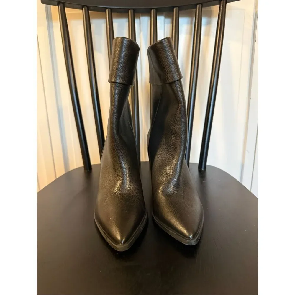 Lisa Vickey Mae leather black point toe boot size 6